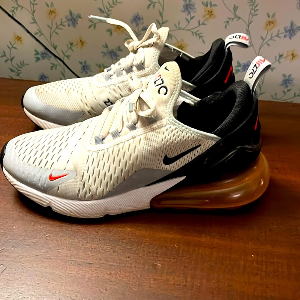 Nike 270